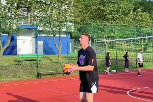 索马里裁判阿尔坦回国受7万球迷英雄礼遇